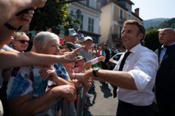 Macron îi atenţionează pe francezi în legătură cu ”sfârşitul abundenţei” şi al ”lipsei de griji”