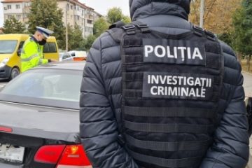 Polițiștii prahoveni au oprit cu focuri de armă un bărbat ce încerca să înşele o femeie prin metoda ”accidentul”