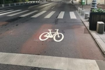 FOTO PMB a început să traseze marcaje de tip Bike box pe Calea Victoriei