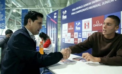 VIDEO David Popovici, sesiune de autografe la Lima, unde participă la CM de înot pentru juniori
