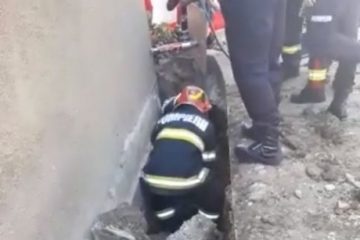Un muncitor a murit și altul a fost rănit la Oradea după ce pământul de la fundația casei la care lucrau s-a surpat