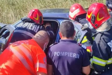 Vaslui: Cinci bărbaţi au fost răniţi, după ce un autoturism a căzut în râul Rahova