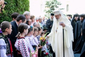 Patriarhul Daniel, pentru începutul anului școlar: Îi felicităm şi binecuvântăm pe toţi elevii, părinţii, învățătorii și profesorii români
