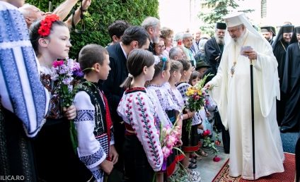 Patriarhul Daniel – binecuvântare pentru elevi şi cadre didactice, la început de an şcolar