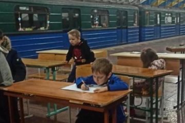 Aproape patru milioane de copii din Ucraina au început un nou an şcolar. Militarii ucraineni: ”Sarcina noastră este să vă apărăm, a voastră este să învățați!”