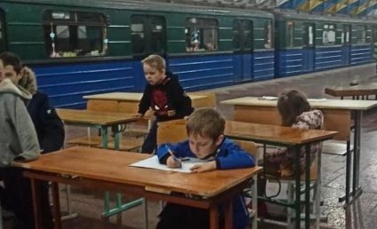Aproape patru milioane de copii din Ucraina au început un nou an şcolar. Militarii ucraineni: ”Sarcina noastră este să vă apărăm, a voastră este să învățați!”