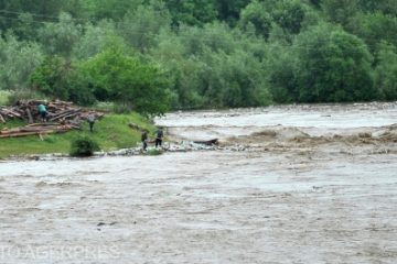 Cod portocaliu de inundații pe râuri din județele Mureș și Bistrița-Năsăud, până vineri dimineață