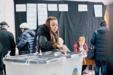 Tinerii vor putea vota de la 16 ani la alegerile locale şi europarlamentare. Senatul a adoptat tacit propunerea