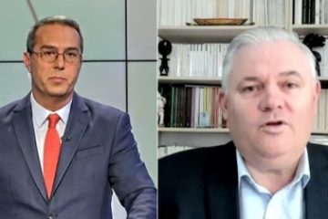 PODCASTv: Adrian Bucur, în dialog cu profesorul Ciprian Mihali, despre emigrarea românilor: Oamenii se simt agresați de incompetența și răutatea administrației, de politizarea școlilor și corupția din instituții