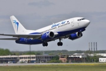 Peste 2.600 de solicitări de asistenţă ale românilor afectaţi de suspendarea zborurilor Blue Air
