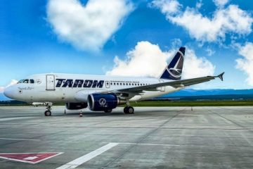 Turiștii abandonați în străinătate au început să se întoarcă acasă. Zborurile Blue Air au rămas anulate