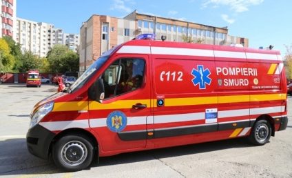 Un bărbat a murit după ce a fost prins între două maşini, în curtea unei societăţi comerciale din Vâlcea