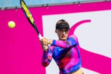Tenis: Ana Bogdan s-a calificat în semifinalele turneului WTA de la Portoroz, după ce a învins-o pe favorita 2 a competiției. În turul următor o întâlnește pe campioana de la Wimbledon