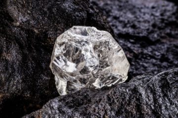 Industria diamantelor este perturbată de vânzările secrete ale Moscovei. Cumpărători din India şi Belgia tranzacționează cantităţi mari de diamante ruseşti, la preţuri atractive