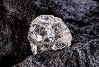 Industria diamantelor este perturbată de vânzările secrete ale Moscovei. Cumpărători din India şi Belgia tranzacționează cantităţi mari de diamante ruseşti, la preţuri atractive