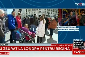 Români care au zburat la Londra pentru a-și prezenta omagiile: „Am simțit că trebuie să fiu în clipa asta aici”, „Regina a fost pentru mine un rol-model”