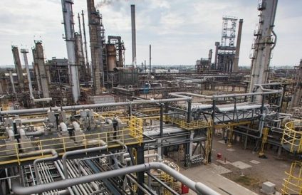 Avarie la rafinăria Petrobrazi, în urma unei căderi de tensiune. Pulberi de catalizator au ajuns în atmosferă