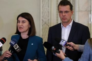 USR și Forța Dreptei au depus moțiune împotriva ministrului Educației, Sorin Cîmpeanu, spunând că este „plagiator” și „minte cum respiră”