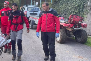 Un turist polonez s-a răsturnat cu ATV-ul într-o zonă greu accesbilă din Munții Țarcu