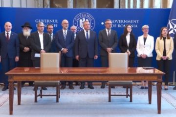 Premierul N. Ciucă, la semnarea contractelor pentru două muzee: Sunt acțiuni concrete de asumare a istoriei traumatice a secolului trecut și de onorare a memoriei victimelor totalitarismelor
