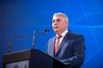 Camera Deputaţilor a respins moţiunea simplă împotriva ministrului de Interne, Lucian Bode. Un social-democrat a votat ”pentru”