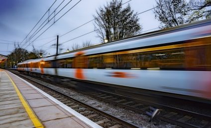 Guvernul a aprobat achiziționarea prin PNRR a 20 de trenuri electrice pentru tranul de călători. Garniturile vor asigura legături directe între marile oraşe ale României