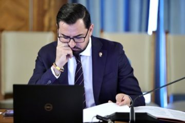 DNA: Fostul ministru al Agriculturii, Adrian Chesnoiu, inculpat pentru abuz în serviciu