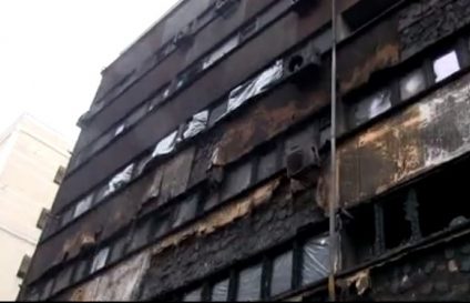 Adolescentul care a incendiat în decembrie blocul din Constanța, condamnat să stea într-un centru de detenție 3 ani și 4 luni