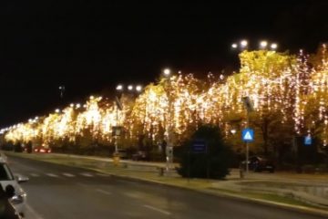 Primăria Capitalei a început montarea iluminatului festiv. Luminiţele, aprinse pe 1 decembrie