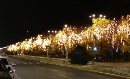 Primăria Capitalei a început montarea iluminatului festiv. Luminiţele, aprinse pe 1 decembrie