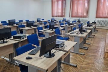 Universitatea din Craiova intră în sistem de predare online până la primăvară, dar evaluarea studenţilor se va face faţă în faţă