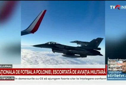 Naţionala de fotbal a Poloniei, care va participa la Cupa Mondială din Qatar, escortată de aviaţia militară. Competiția este în exclusivitate la TVR, din 20 noiembrie până pe 18 decembrie