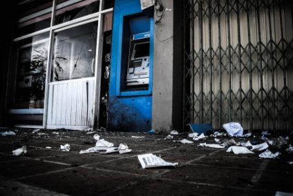 Tentativă de jaf la Constanța. Un bărbat și o femeie, prinși în flagrant după ce au aruncat în aer un bancomat