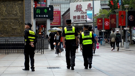 autoritatile-chineze-au-crescut-prezenta-politiei-pe-strazi-in-marile-orase-pentru-a-preveni-noi-proteste-fata-de-restrictii