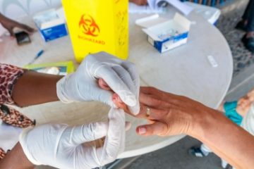 Persoanele neasigurate medical, acces la testarea pentru viruşii hepatici B, C şi HIV şi la terapiile specifice. Legea a fost promulgată