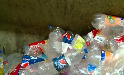 Peste zece tone de deşeuri din plastic au fost oprite la frontieră