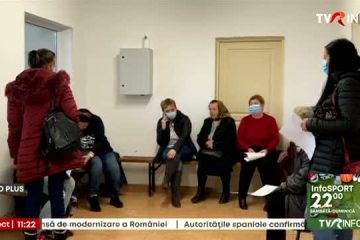 Caravana cu medici vindecă satele bolnave ale României. Câțiva medici rezidenți, primari, specialiști și studenți la Medicină din Cluj bat la pas satele din Transilvania