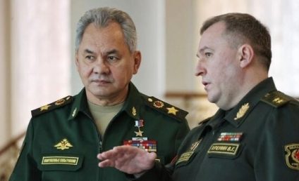 Ministrul rus al Apărării, Serghei Șoigu, în vizită la Minsk, ședință cu omologul din Belarus. Ținut la presiune de Moscova pentru mai multe angajamente militare, Lukașenko declară că se teme de „luptători din exil”