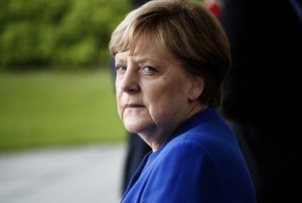 O întrebare pentru Angela Merkel: „Politica voastră rusă, Nord Stream 2, drumurile desfundate, politica climatică. Ce fel de Germanie ne-ai lăsat?”