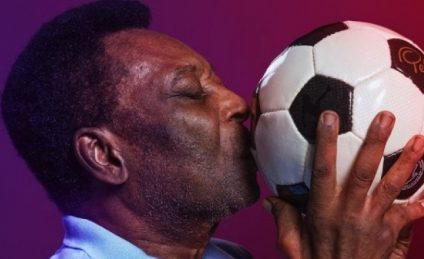 Fotbal: Starea de sănătate a lui Pele „se îmbunătăţeşte treptat”