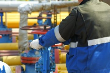 Rusia va interzice companiilor să vândă petrol cu mai puţin de 60 de dolari barilul