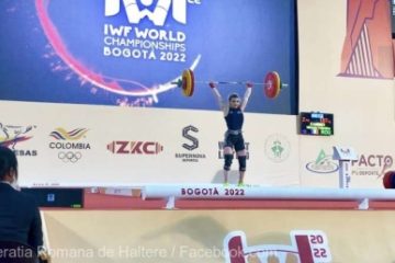 Mihaela-Valentina Cambei, medaliată cu argint la Mondialele de haltere din Columbia.  Românca a stabilit un nou record european la smuls