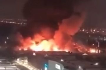 Rusia: Incendiu uriaş izbucnit la un centru comercial din regiunea Moscova. Este suspectat un „act criminal”