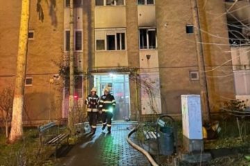 Incendiu într-un bloc din Târgu Mureș. 27 de locatari au fost evacuați