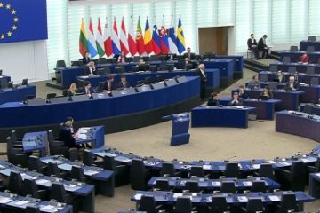 Reprezentanţii principalelor grupuri din Parlamentul European au condamnat vetoul dat împotriva aderării României şi Bulgariei la Schengen, într-o nouă dezbatere la Strasbourg: România și Bulgaria merită să fie în Schengen!