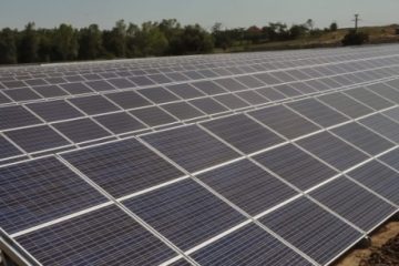 E.ON și Plimob finalizează luna aceasta construcţia unei centrale fotovoltaice de 1 MW. Emisiile de CO2 vor fi reduse cu 270 de tone pe an