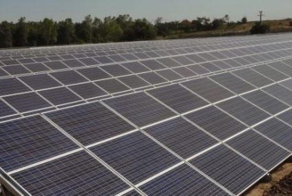 E.ON și Plimob finalizează luna aceasta construcţia unei centrale fotovoltaice de 1 MW. Emisiile de CO2 vor fi reduse cu 270 de tone pe an