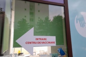 Ministerul Sănătății a deschis centre pentru vaccinare cu noul vaccin anti-Covid. Rafila: ”Recomandarea expresă este pentru persoanele în vârstă sau toţi cei care au boli cronice”