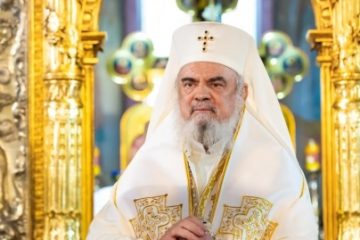 Patriarhul Daniel, în Pastorala de Crăciun: Lăcomia, iubirea obsesivă de avere, de putere şi plăcere, produc în suflet tulburare. Îndemn la rugăciune şi fapte bune. Să ne rugăm pentru pacea între popoare