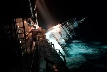 Cel puţin 31 de persoane au fost date dispărute după ce o navă militară s-a scufundat în golful Thailandei